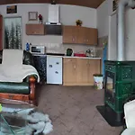 Soukromy Dum Se Zahradou U Pariku *