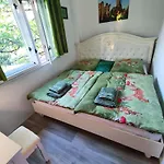 Soukromy Dum Se Zahradou U Pariku * Bakov nad Jizerou