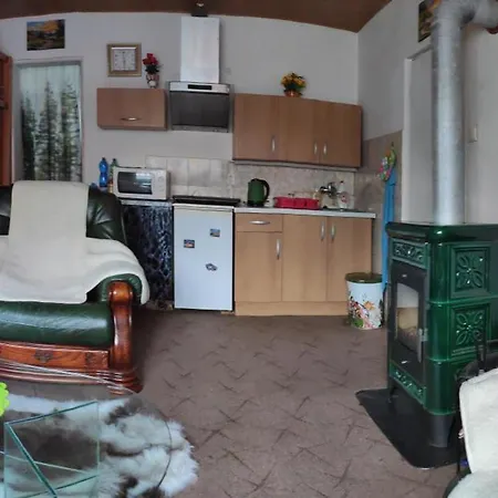 Soukromy Dum Se Zahradou U Pariku *