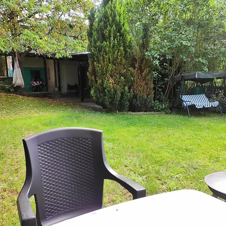 Soukromy Dum Se Zahradou U Pariku *