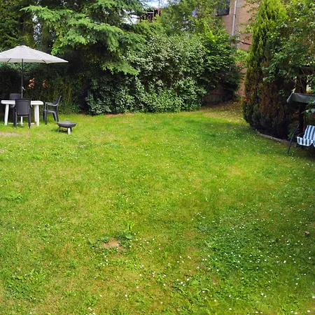 Soukromy Dum Se Zahradou U Pariku