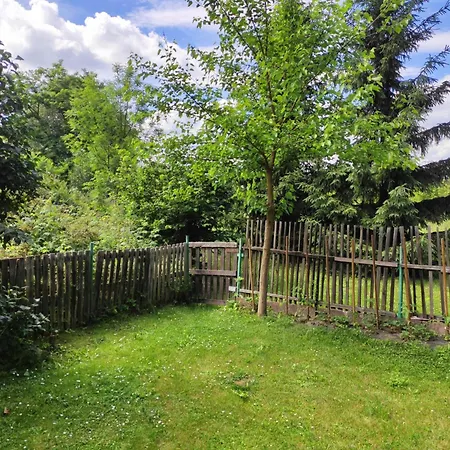 Vakantiehuis Soukromy Dum Se Zahradou U Pariku Bakov nad Jizerou