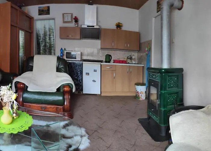 Soukromy Dum Se Zahradou U Pariku *