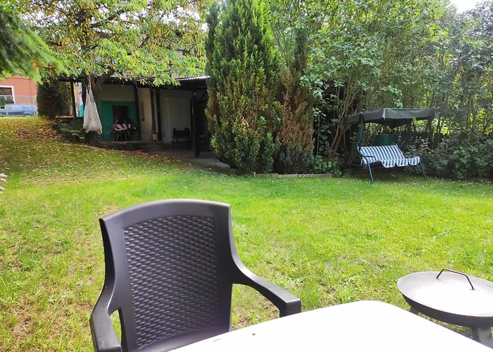 Soukromy Dum Se Zahradou U Pariku *