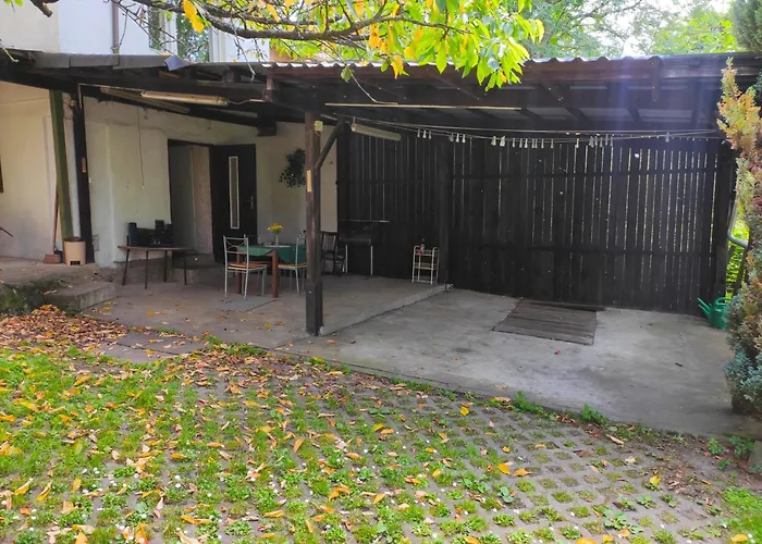 Soukromy Dum Se Zahradou U Pariku