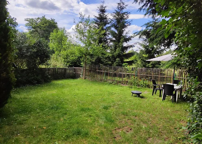 Soukromy Dum Se Zahradou U Pariku *