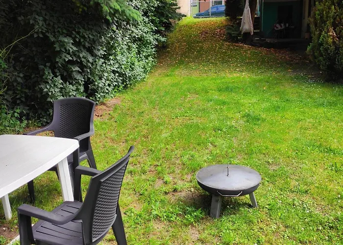 Soukromy Dum Se Zahradou U Pariku *