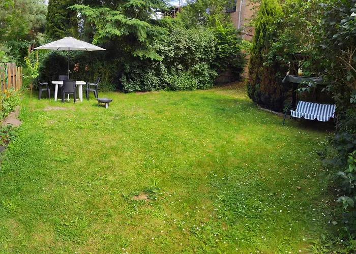 Soukromy Dum Se Zahradou U Pariku