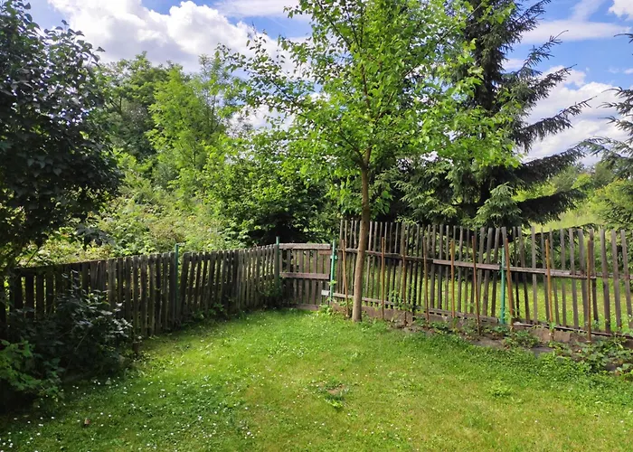 Vakantiehuis Soukromy Dum Se Zahradou U Pariku Bakov nad Jizerou