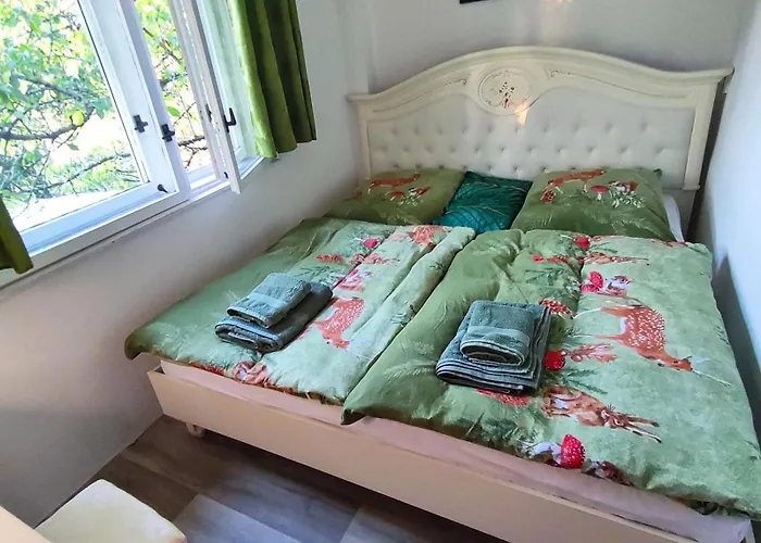 Soukromy Dum Se Zahradou U Pariku * Bakov nad Jizerou